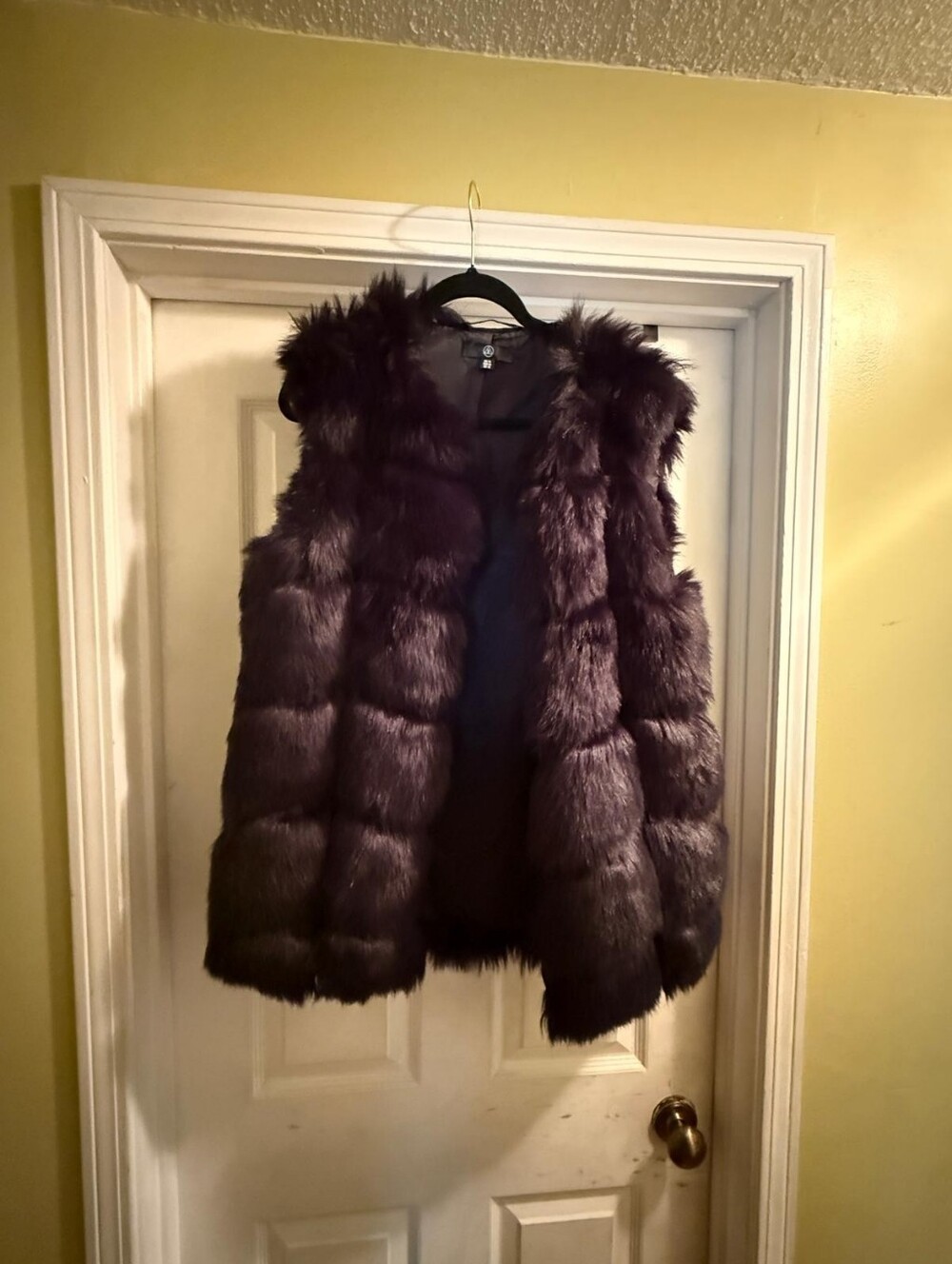 Missguided Plush Faux Fur Vest in Deep Black - Picture 2 of 7